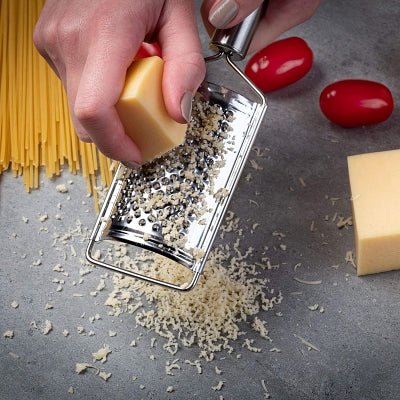 Râpe à fromage manuelle - NewCheeseGrater™ - Incurvé - Sandrine N